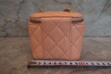 Load image into Gallery viewer, CHANEL Mini matelasse chain shoulder bag Lambskin Pink/Gold hadware Shoulder bag 700120141