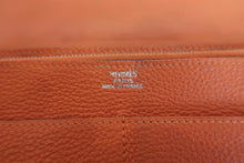 Load image into Gallery viewer, HERMES  Dogon GM Togo leather Orange □I Engraving Wallet 700020126