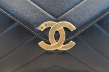 画像をギャラリービューアに読み込む, CHANEL/シャネル Vステッチチェーンショルダーバッグ ラムスキン ブラック/ゴールド金具 ショルダーバッグ 800030065