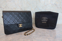 Load image into Gallery viewer, CHANEL Matelasse push lock chain shoulder bag Lambskin Black/Gold Hardware Shoulder bag 800080124