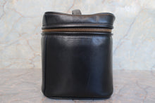 將圖片載入圖庫檢視器 CHANEL/シャネル ココマーク2WAYバニティ キャビアスキン ブラック/ゴールド金具 バニティ 700110089