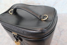 画像をギャラリービューアに読み込む, CHANEL/シャネル ココマーク2WAYバニティ キャビアスキン ブラック/ゴールド金具 バニティ 700110089