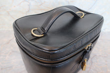 画像をギャラリービューアに読み込む, CHANEL/シャネル ココマーク2WAYバニティ キャビアスキン ブラック/ゴールド金具 バニティ 700110089