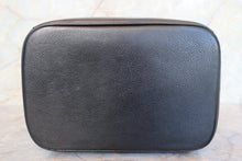 將圖片載入圖庫檢視器 CHANEL/シャネル ココマーク2WAYバニティ キャビアスキン ブラック/ゴールド金具 バニティ 700110089