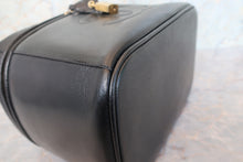 画像をギャラリービューアに読み込む, CHANEL/シャネル ココマーク2WAYバニティ キャビアスキン ブラック/ゴールド金具 バニティ 700110089