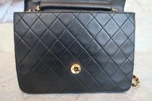 Load image into Gallery viewer, CHANEL Matelasse push lock chain shoulder bag Lambskin Black/Gold Hardware Shoulder bag 800080124