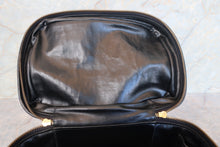 將圖片載入圖庫檢視器 CHANEL/シャネル ココマーク2WAYバニティ キャビアスキン ブラック/ゴールド金具 バニティ 700110089
