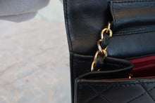 Load image into Gallery viewer, CHANEL Matelasse push lock chain shoulder bag Lambskin Black/Gold Hardware Shoulder bag 800080124