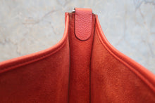 将图片加载到图库查看器,HERMES EVELYNE 3PM Clemence leather Rouge tomate T刻印 Shoulder bag 800020204