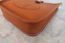 将图片加载到图库查看器,HERMES EVELYNE TPM Clemence leather Gold W刻印 Shoulder bag 800080183