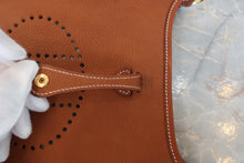 将图片加载到图库查看器,HERMES EVELYNE TPM Clemence leather Gold W刻印 Shoulder bag 800080183
