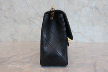Load image into Gallery viewer, CHANEL Mini Matelasse single flap chain shoulder bag Lambskin Black/Gold hadware Shoulder bag 800040109