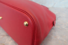 Load image into Gallery viewer, HERMES BOLIDE 35 Graine Couchevel leather Rouge vif 〇W Engraving Shoulder bag 700120189