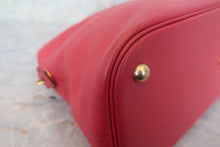 Load image into Gallery viewer, HERMES BOLIDE 35 Graine Couchevel leather Rouge vif 〇W Engraving Shoulder bag 700120189