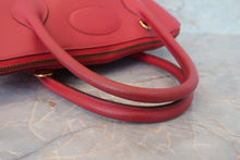 Load image into Gallery viewer, HERMES BOLIDE 35 Graine Couchevel leather Rouge vif 〇W Engraving Shoulder bag 700120189
