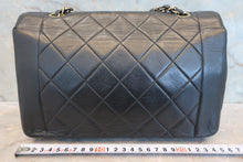 Load image into Gallery viewer, CHANEL Diana matelasse chain shoulder bag Lambskin Black/Gold hadware Shoulder bag 800040084