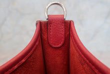 Load image into Gallery viewer, HERMES EVELYNE TPM Clemence leather Rouge garance Y Engraving Shoulder bag 700120181