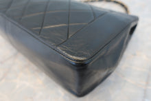 Load image into Gallery viewer, CHANEL Diana matelasse chain shoulder bag Lambskin Black/Gold hadware Shoulder bag 800040084