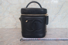 Load image into Gallery viewer, CHANEL CC mark vanity Lambskin Black/Gold hadware Vanity 700120164