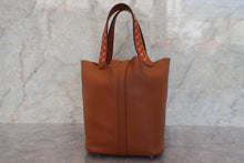 画像をギャラリービューアに読み込む, HERMES/エルメス ピコタンロックMMトレサージュ ヴォーエプソン ゴールド/ローズアザレ/オレンジ D刻印 ハンドバッグ 700110088