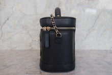 Load image into Gallery viewer, CHANEL CC mark vanity Lambskin Black/Gold hadware Vanity 700120164