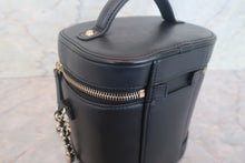 Load image into Gallery viewer, CHANEL CC mark vanity Lambskin Black/Gold hadware Vanity 700120164