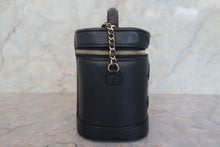 Load image into Gallery viewer, CHANEL CC mark vanity Lambskin Black/Gold hadware Vanity 700120164