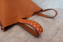 画像をギャラリービューアに読み込む, HERMES/エルメス ピコタンロックMMトレサージュ ヴォーエプソン ゴールド/ローズアザレ/オレンジ D刻印 ハンドバッグ 700110088