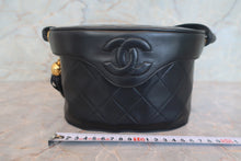 Load image into Gallery viewer, CHANEL Matelasse fringe shoulder bag Lambskin Black/Gold hadware Shoulder bag 700120194