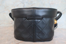 Load image into Gallery viewer, CHANEL Matelasse fringe shoulder bag Lambskin Black/Gold hadware Shoulder bag 700120194