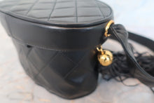 Load image into Gallery viewer, CHANEL Matelasse fringe shoulder bag Lambskin Black/Gold hadware Shoulder bag 700120194