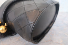 Load image into Gallery viewer, CHANEL Matelasse fringe shoulder bag Lambskin Black/Gold hadware Shoulder bag 700120194