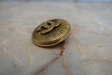 Load image into Gallery viewer, CHANEL CC mark brooch Gold plate Gold Brooch 400050037