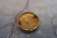 Load image into Gallery viewer, CHANEL CC mark brooch Gold plate Gold Brooch 400050037
