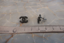 將圖片載入圖庫檢視器 CHANEL/シャネル ココマークピアス 銀メッキ シルバー ピアス 500010022