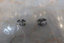 將圖片載入圖庫檢視器 CHANEL/シャネル ココマークピアス 銀メッキ シルバー ピアス 500010022