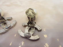 將圖片載入圖庫檢視器 CHANEL/シャネル ココマークパールイヤリング  銀メッキ  シルバー  イヤリング  300010032