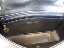 Load image into Gallery viewer, CHANEL V-Stitch single flap chain shoulder bag Lambskin Black  Shoulder bag 300090074