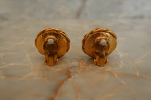 將圖片載入圖庫檢視器 CHANEL/シャネル ココマークパールイヤリング 金メッキ ゴールド イヤリング 500010120