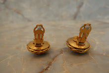 將圖片載入圖庫檢視器 CHANEL/シャネル ココマークパールイヤリング 金メッキ ゴールド イヤリング 500010120