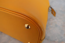 Load image into Gallery viewer, HERMES BOLIDE 35  Graine Couchevel leather Jaune 〇S Engraving Shoulder bag 600070195
