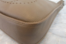 將圖片載入圖庫檢視器 HERMES／エルメス エブリン3GM トリヨンクレマンス エトゥープ □P刻印 ショルダーバッグ 700030007
