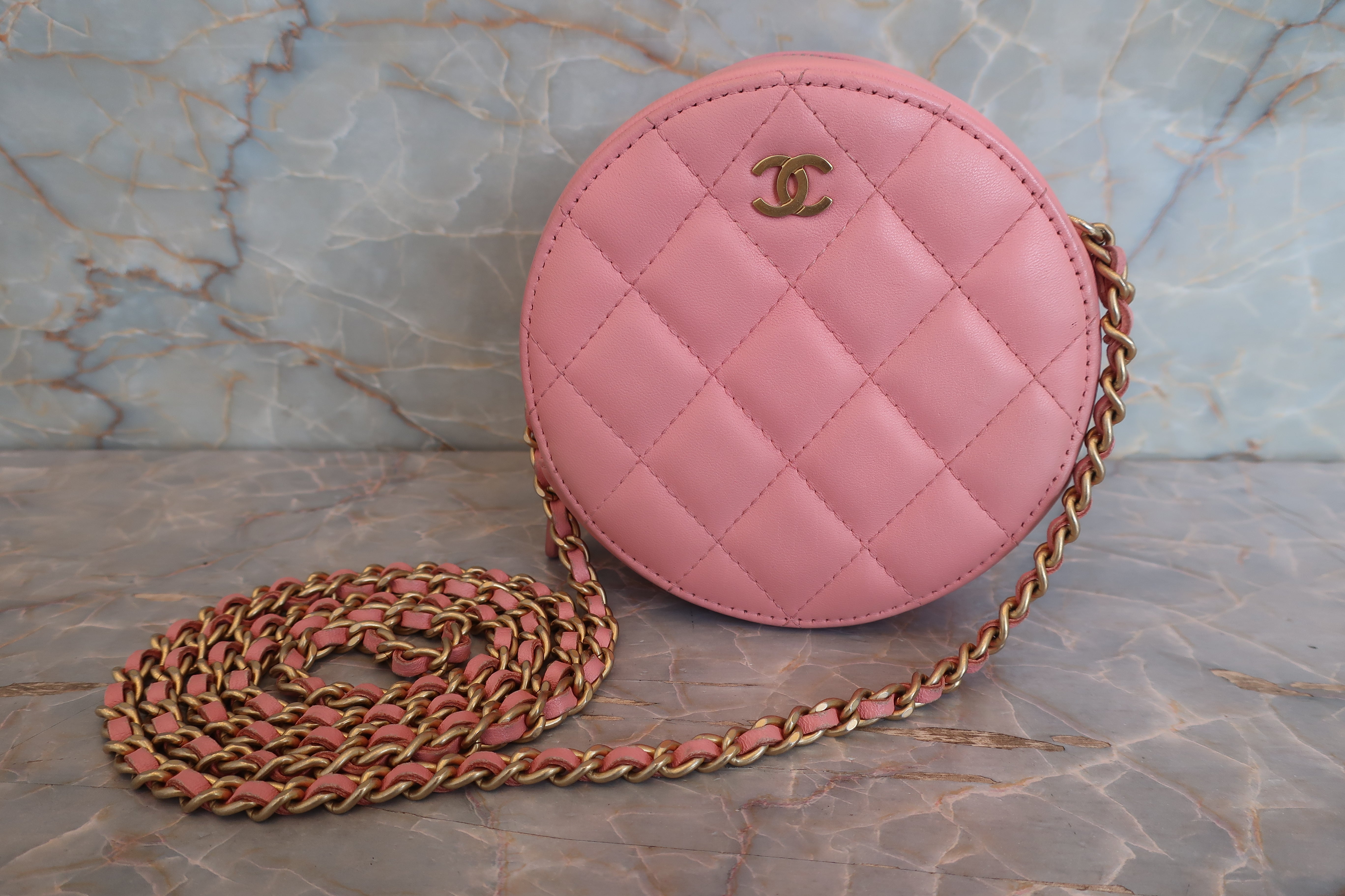 CHANEL ピンク キルティング ショルダーバッグ ラムスキン CHANEL ピンク キルティング ショルダーバッグ