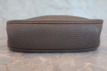 将图片加载到图库查看器，HERMES  EVELYNE TPM Clemence leather Etain A刻印 Shoulder bag 800070134

