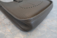 将图片加载到图库查看器，HERMES  EVELYNE TPM Clemence leather Etain A刻印 Shoulder bag 800070134
