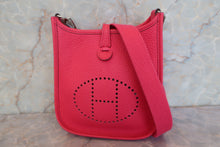 将图片加载到图库查看器，HERMES EVELYNE TPM Clemence leather Rose extreme C刻印 Shoulder bag 600090068
