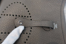 将图片加载到图库查看器，HERMES  EVELYNE TPM Clemence leather Etain A刻印 Shoulder bag 800070134
