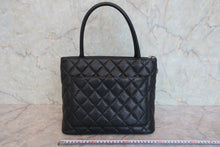 Load image into Gallery viewer, CHANEL Medallion Tote Caviar skin Black/Silver hadware Tote bag 800090071
