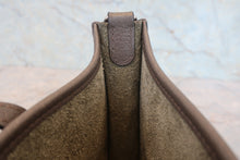 将图片加载到图库查看器，HERMES  EVELYNE TPM Clemence leather Etain A刻印 Shoulder bag 800070134
