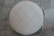 Load image into Gallery viewer, CHANEL Matelasse round chain shoulder bag Lambskin White/Gold hadware Shoulder bag 600040219
